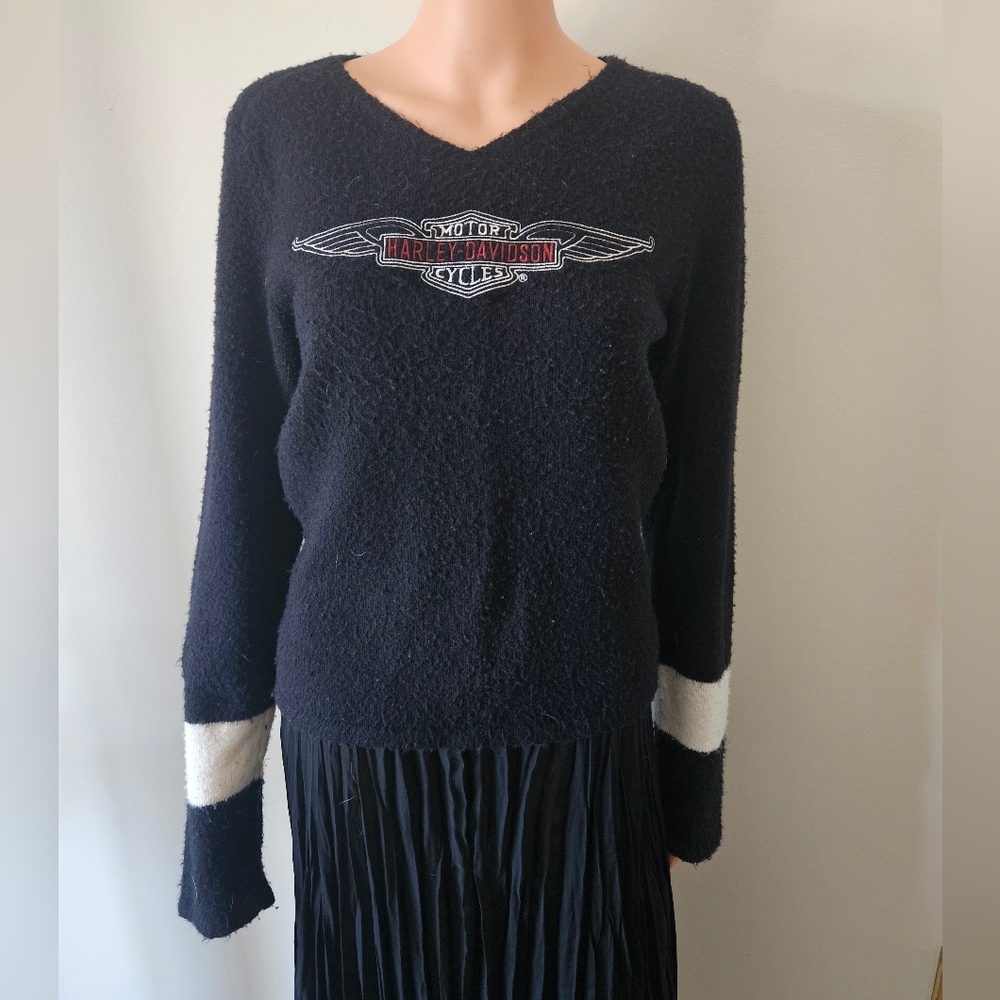 Vintage Harley Davidson v-neckblack and white sweater